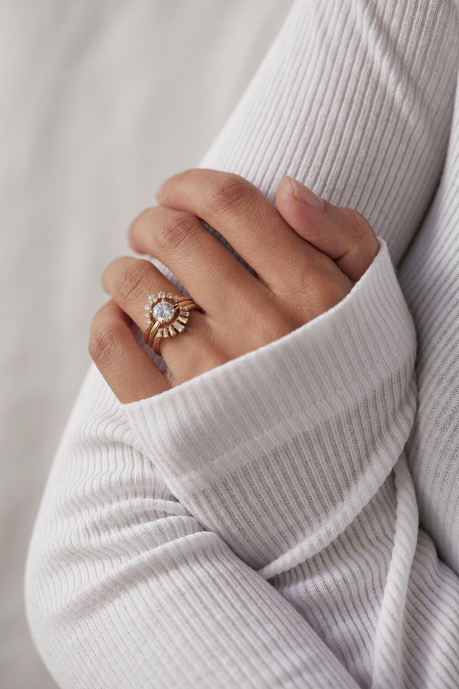 ROUND DIAMOND ENGAGEMENT RING