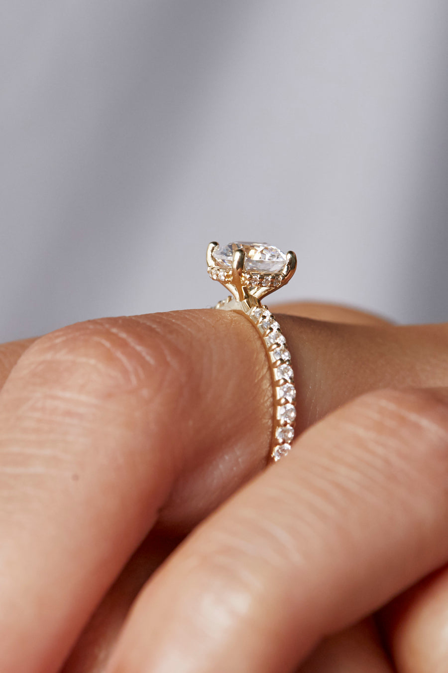 ROUND DIAMOND ENGAGEMENT RING WITH PAVE BAND